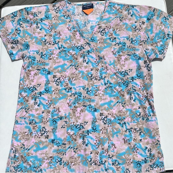 Small Scrub Top - Picture 1 of 4